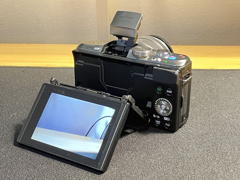 Lumix GF6+ obietyw 14-42 + pasek, bateria ,ładow. pudełko, stan BDB