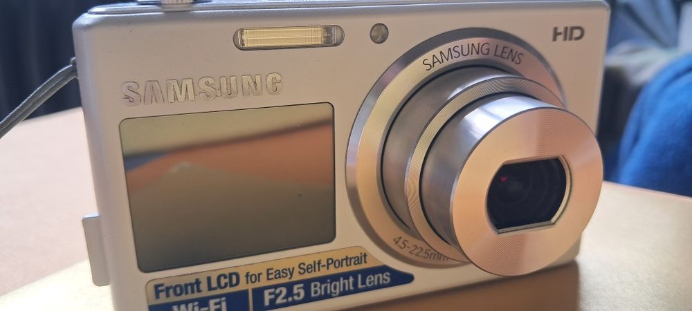 Компактная цифровая камера Samsung DV150F. 2Екрана Селфи Состояние!+Подарок  Редкий екземпляр!