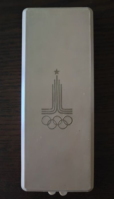 Caixa com conjunto de pins/emblemas Jogos Olímpicos