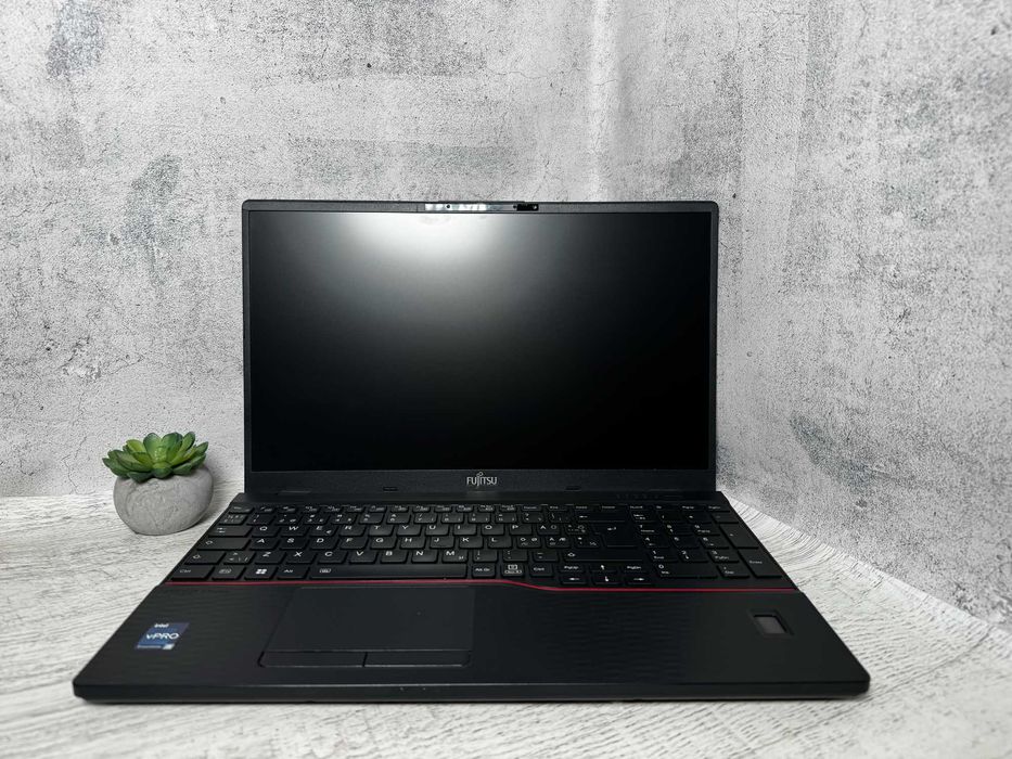 Ноутбук Fujitsu LIFEBOOK E5512 15.| i5-1235U | 32 GB | SSD 1 TB | Full HD | Гарантія 9 міс