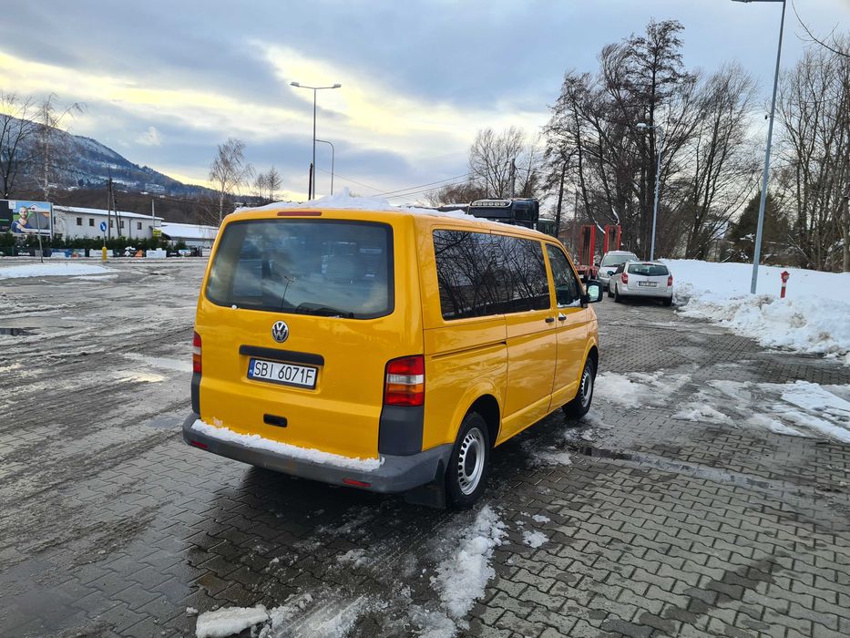 F-VAT 23%*Volkswagen Transporter T5*9 osób *SPRAWNA KLIMA*1 właściciel