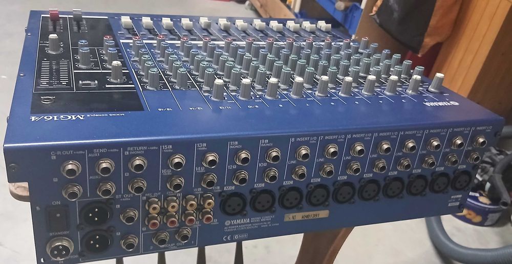 Mesa de mistura Yamaha(como nova)