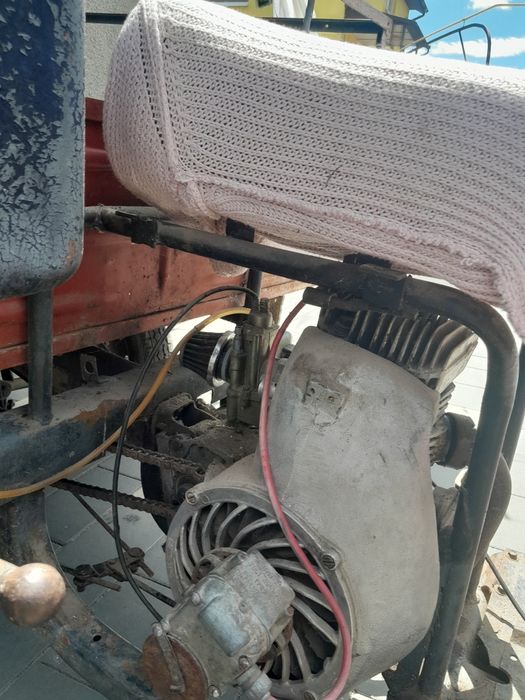 Моторолер мураха з кузовом в робочому стані