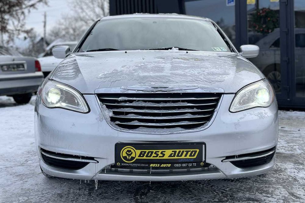 Chrysler 200  2011