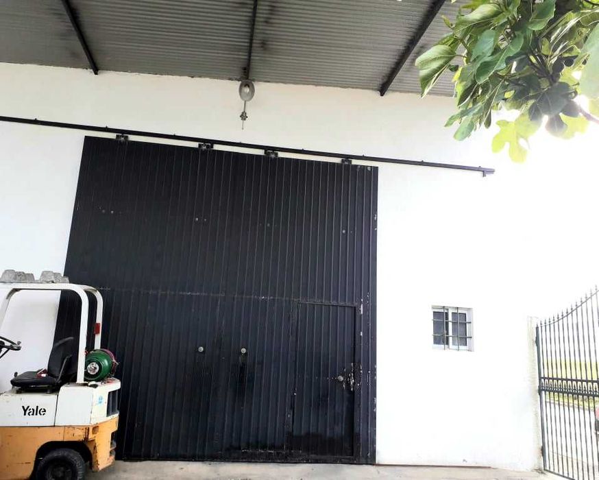 Moradia T2 c/ armazéns - Foros de vale de Figueira - Montemor-o-Novo