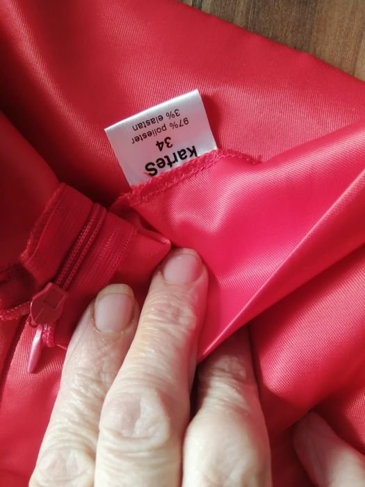 Sukienki Nowe roz 34/XS cena za jedną