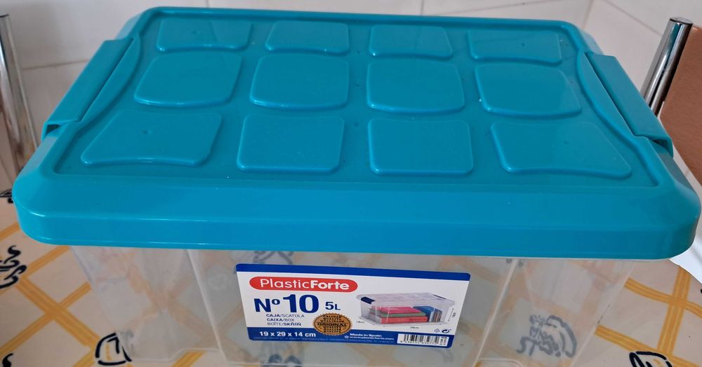 Caixa de plástico com tampa