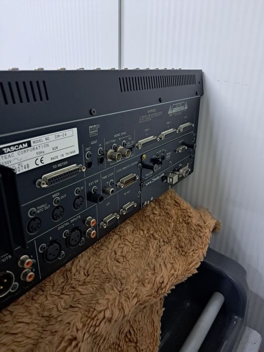 Mikser cyfrowy  tascam DM-24 mikser muzyczny