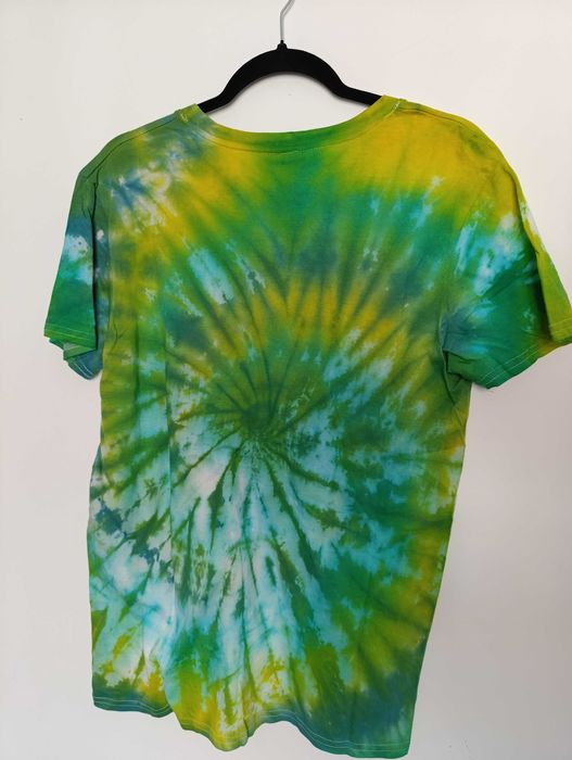 Kolorowa koszulka tie-dye