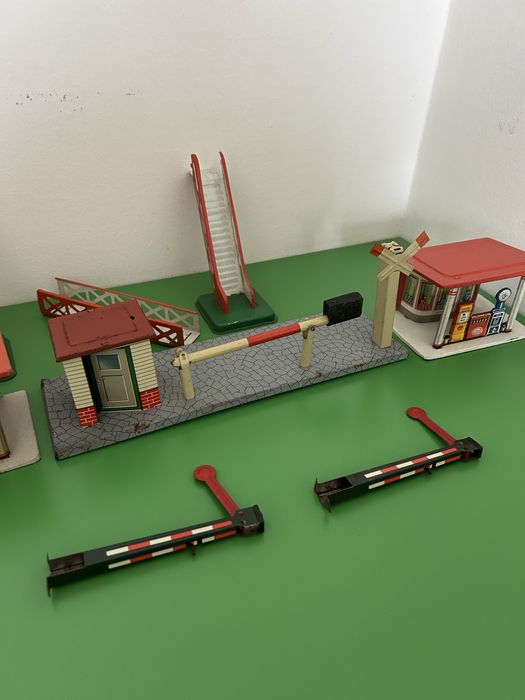 Antigos brinquedos em lata de fabrico alemão
