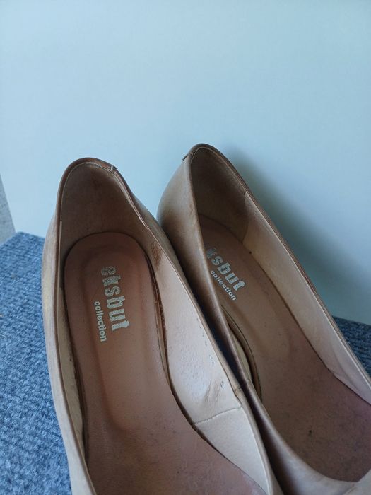 Beżowe buty na obcasach rozmiar 39 eksbut