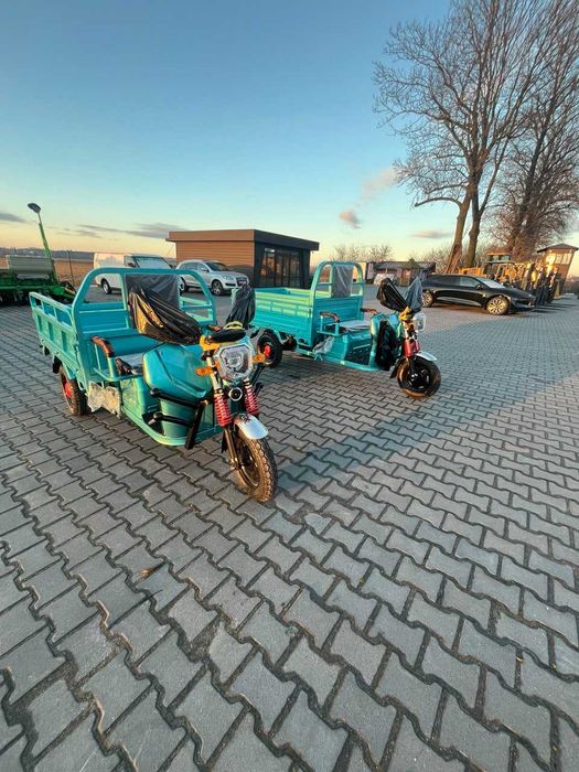 Самосвальний електричний трицикл.