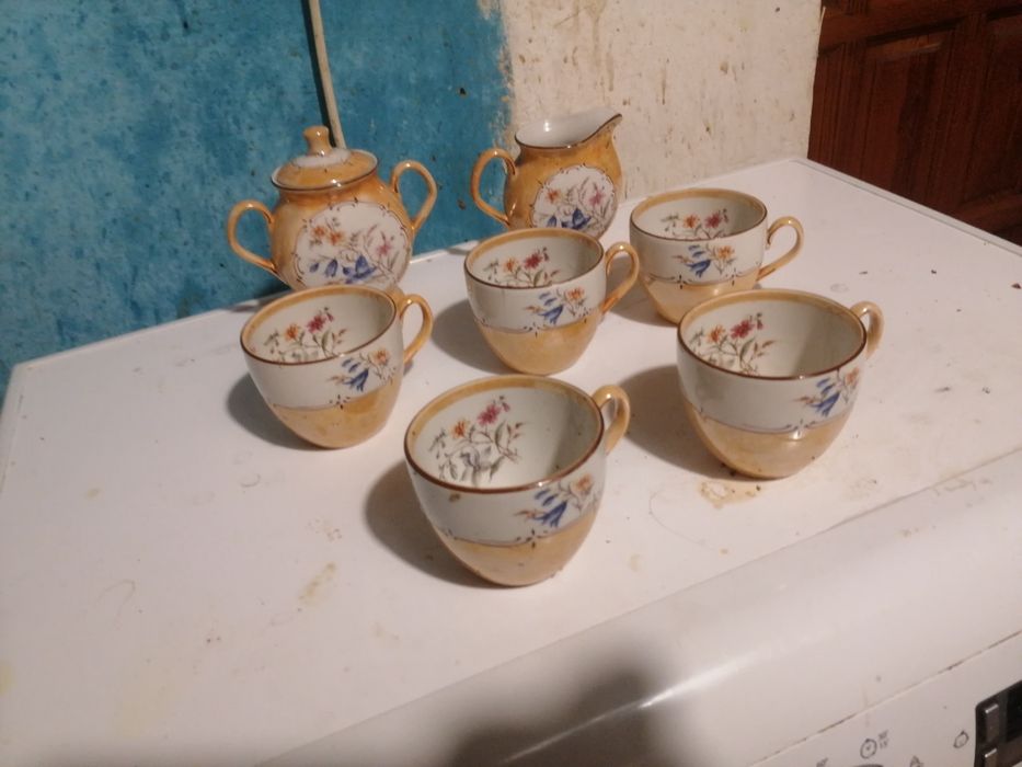 Porcelanowy serwis do kawy 6 filiżanek, cukiernica, mlecznik – klasycz