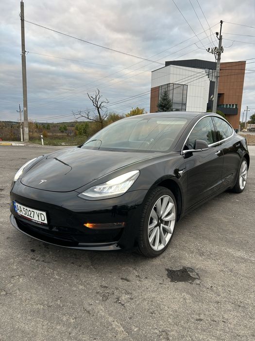 Tesla model 3 2019 рік