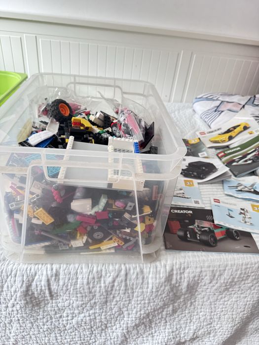 Legos /troco mais de 500€- caixa com varios legos