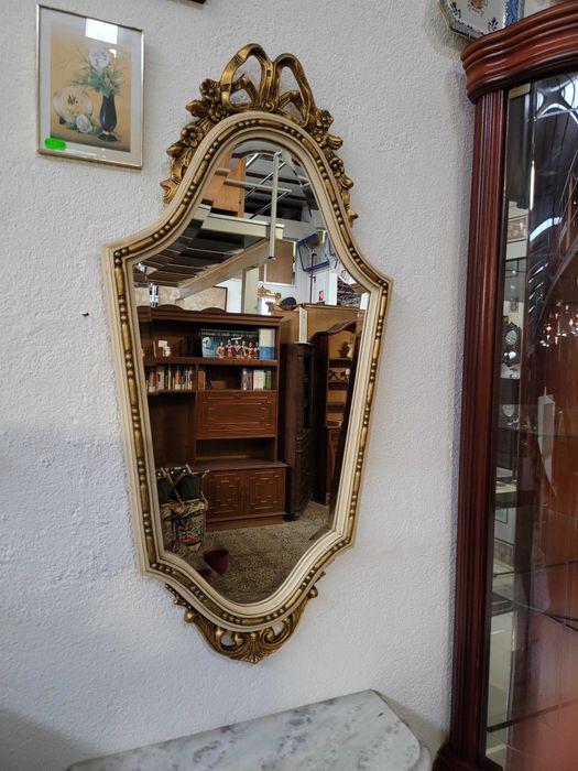 Conjunto de consola em madeira pintada com gaveta e tampo