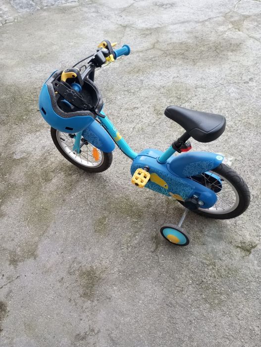 Bicicleta com capacete