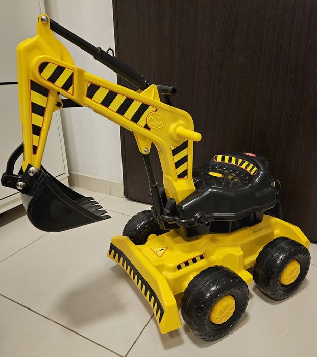 Duża koparka jeździk