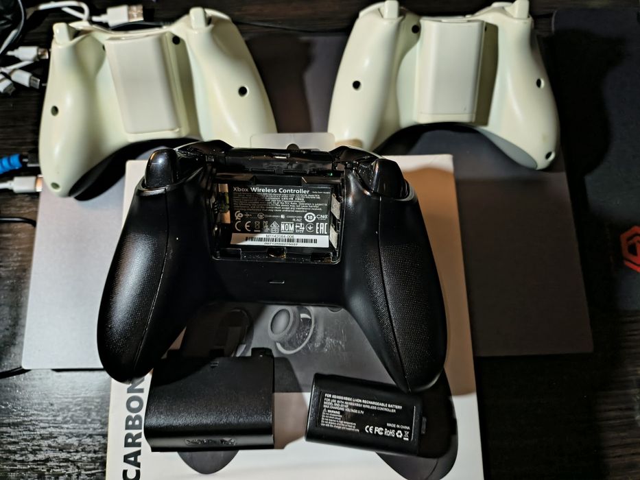 Оригінальні геймпади до Xbox 360 та Xbox one