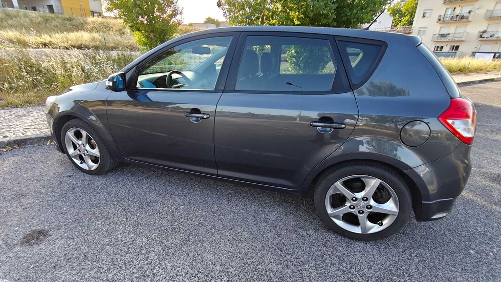 Kia Ceed 1.6 CRDi 128cv TX (1 Só Dono) – Junho 2012