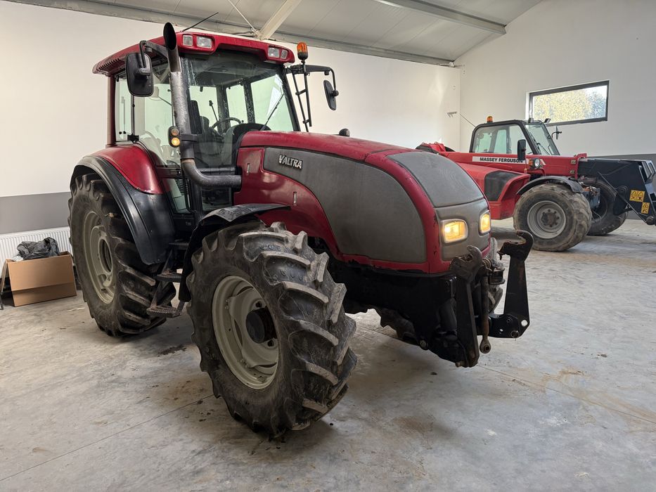 Ciągnik rolniczy Valtra T120, 2005r TUZ, ładne opony