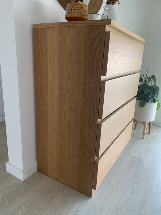 Comoda cor carvalho com 4 gavetas