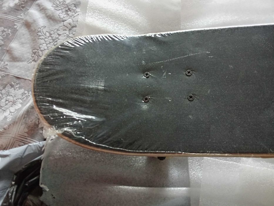 Skate novo sem extriar (será o comprador a extriar)