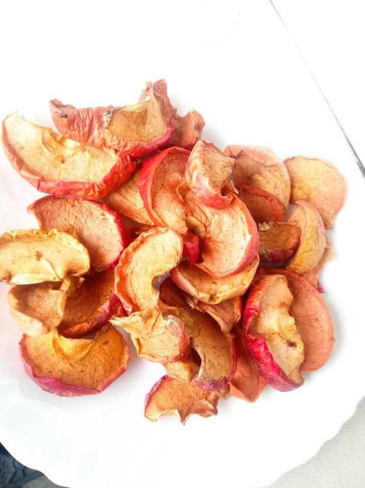 Сухофрукти: алича, яблуко, груша, персик, вишня, зізіфус.