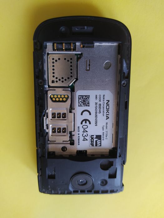 Nokia 2720 a - 2.