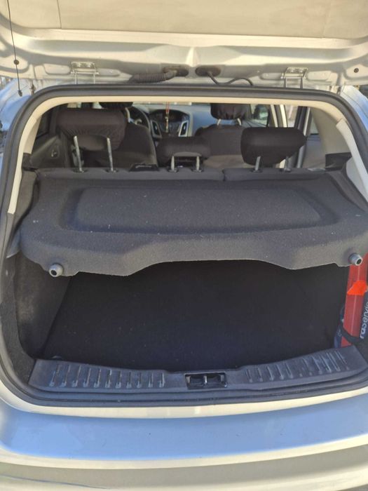 Vendo Ford Focus 1.6 TDCi - DYB Hatch 2011 gasóleo - em ótimo estado (Almada)