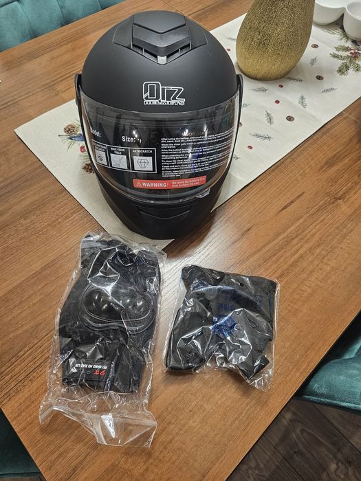 Kask szczekowy  HELMETS  plus relawica oraz kominiarke