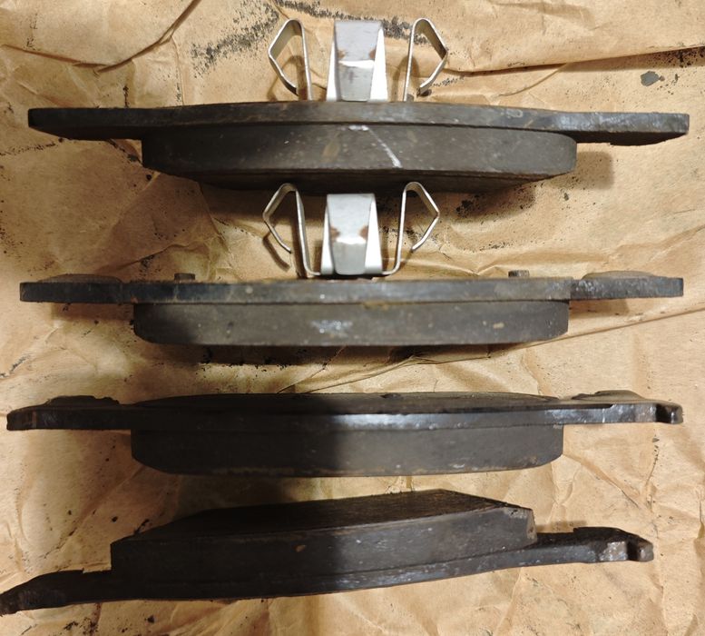 Комплект тормозних дисків та колодок на Renault Logan 2