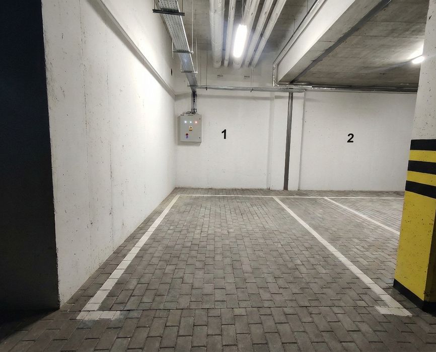 Miejsce parkingowe w garażu podziemnym. Ulica Solidarności