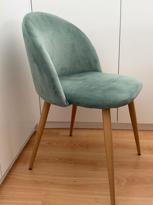 MESA de jantar extensivel e 6 CADEIRAS veludo