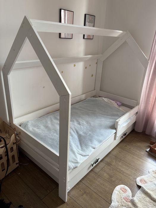 Łóżko dziecięce DOMEK Interbeds 80×160 z materacem i szufladą – białe