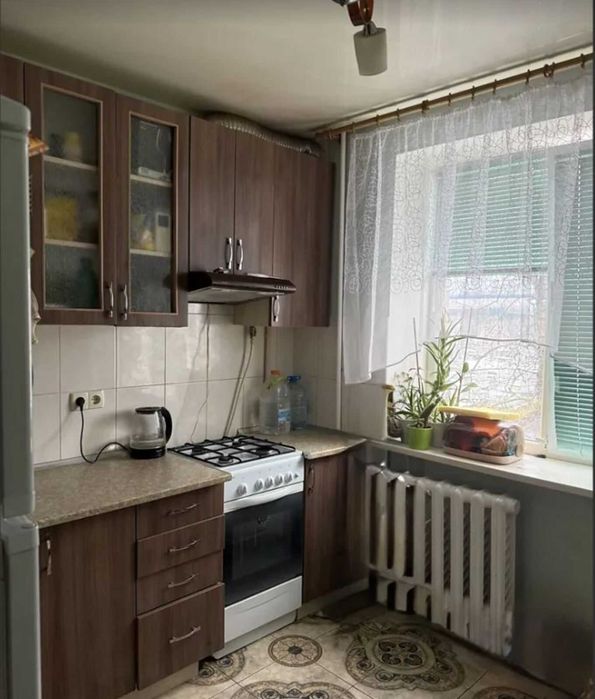 Продаж 2-кімнатної квратири в спокійному районі, техніка меблі ремонт.