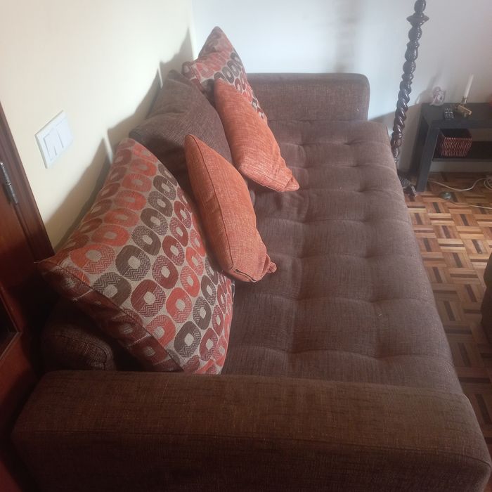 Sofá  grande  com chaise longue amovível