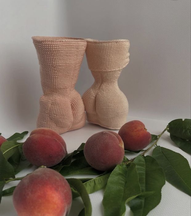 Жіноча фігура, чоловіча фігура звʼязані гачком