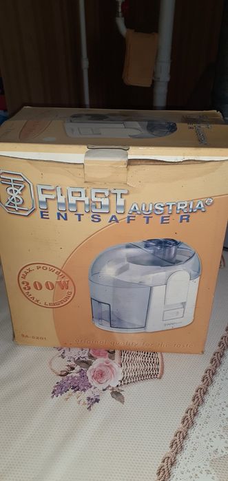 Соковыжималка First