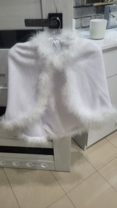 Pelerynka polarowa na I Kkomunię Św. z futerkiem jak NOWA.