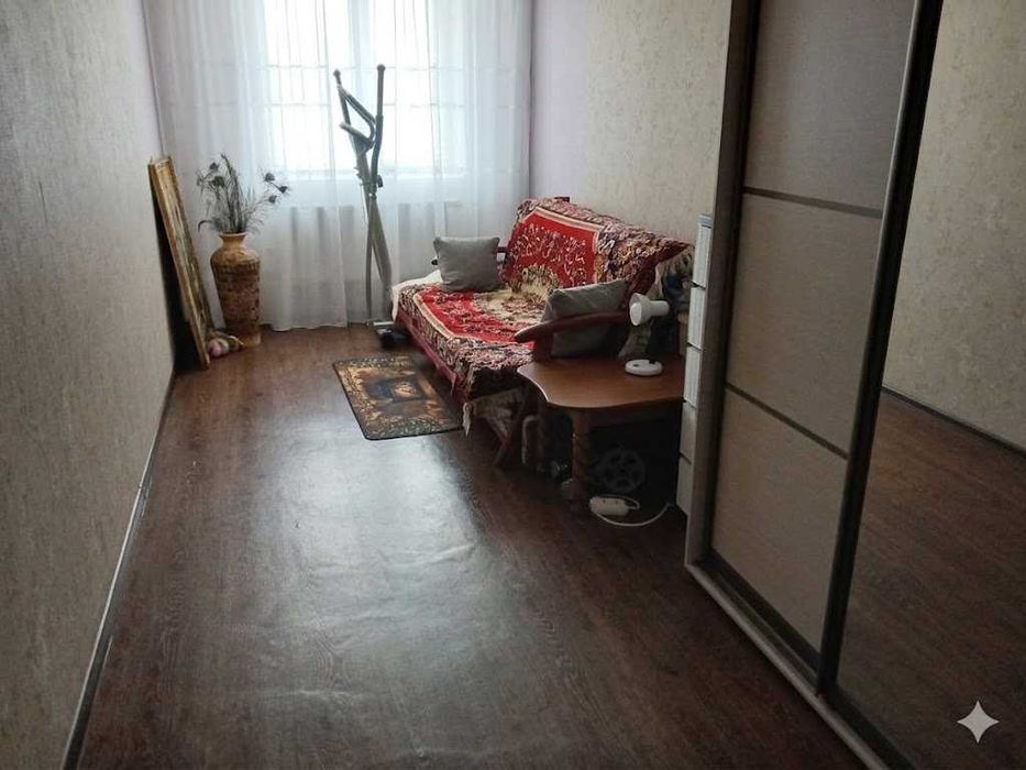 В центре Чугуева продам квартиру