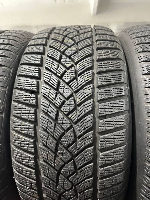 245/45 r17 Goodyear 4шт.