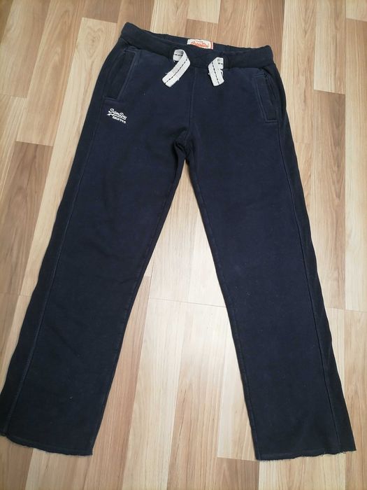 Spodnie dresowe superdry m