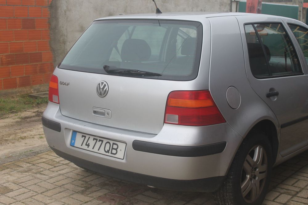 VW Golf IV Gasolina – Apenas 175.000km – Muito Estimado