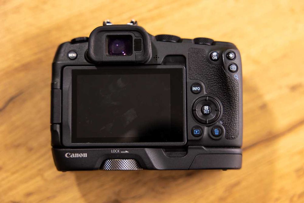 Продам Canon R8