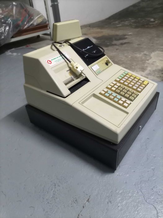 2 Registadoras com gaveta.