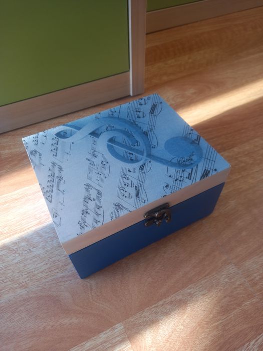 Caixinha decorada em decoupage