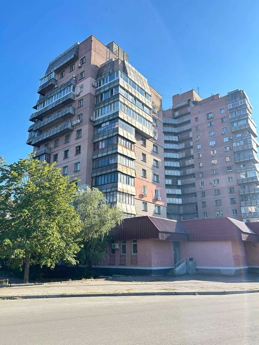 Продам видову 3 кім. квартиру на ж/м Червоний Камінь Покровський