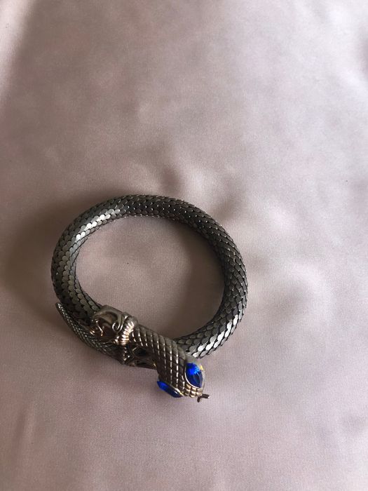 Pulseira em metal imitar cobra olhos azuis
