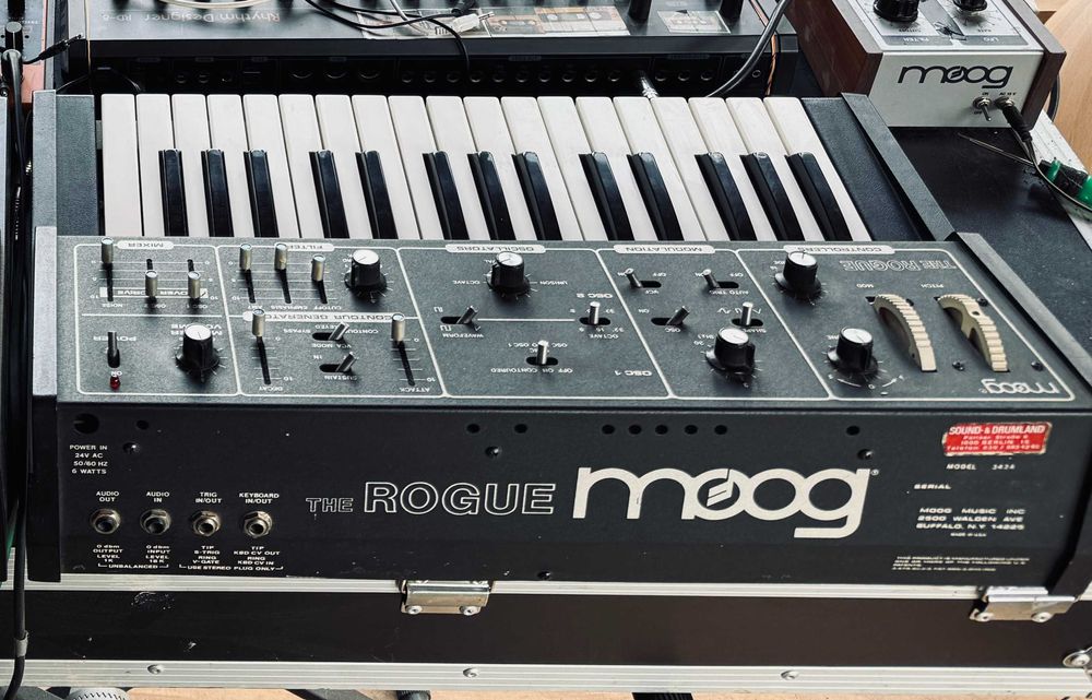 MOOG THE ROGUE (1981р) Синтезатор
